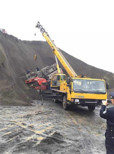 营山上犹道路救援