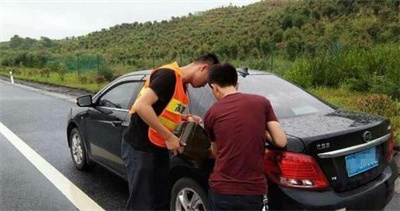 营山永福道路救援